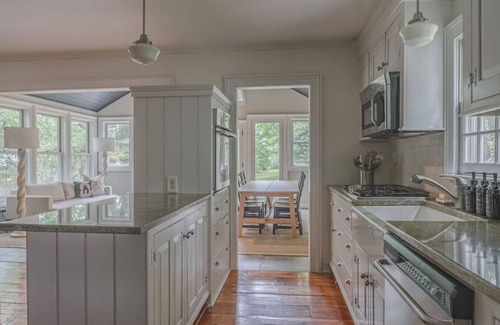 Rhinebeck Cottage | Rhinebeck Perfection - One Level w/2 Living Areas