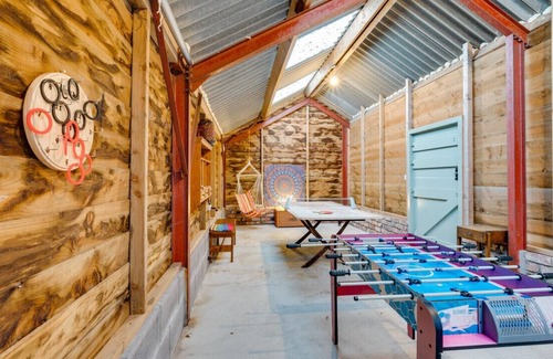 Garn Fadryn House | Rhiwal - Four Bedroom House, Sleeps 8