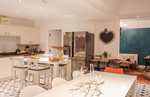 Rhosneigr House | Rhiwlas