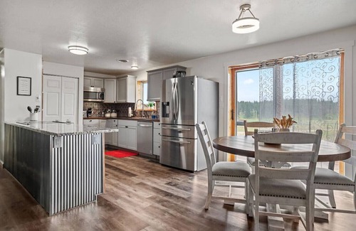 Custer House | Rhodenbaugh Ranch - Secluded Stay