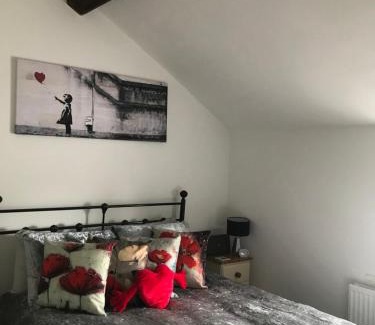 Ruthin House | Rhos cottage Ruthin