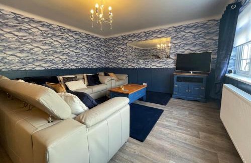 Llanddeiniolen House | Rhoslan. Boutique style farmhouse in Snowdonia