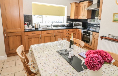 Rhosgoch Cottage | RHOSLAN, family friendly, with a garden in Rhosgoch