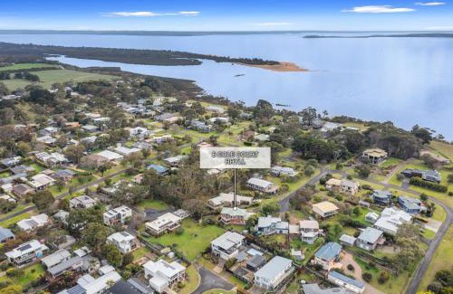 Rhyll House | Rhyll Beach Retreat