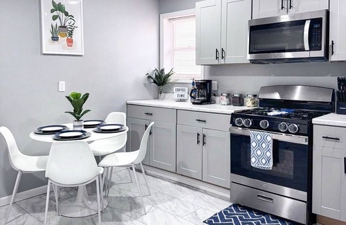 Southside Apartment | Rhythm & Blues Retreat near Syracuse University!