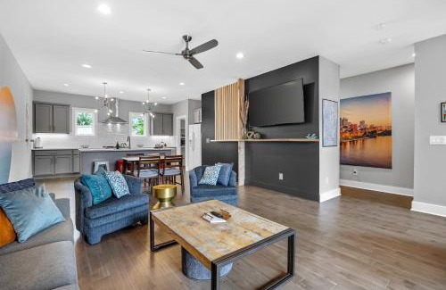 Katie Hill Neighborhood Apartment | Rhythm & View - Large Groups