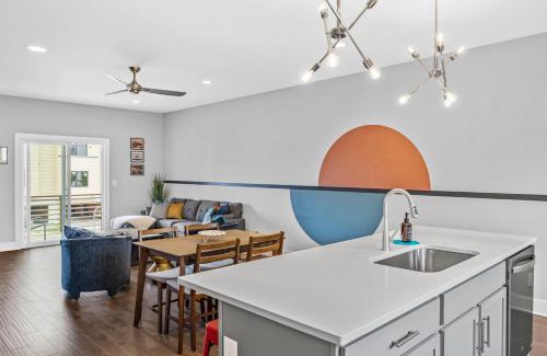 Katie Hill Neighborhood Apartment | Rhythm & View - Large Groups