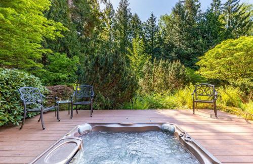 Langley House | Rhythm Waters by AvantStay Garden Paradise Pond