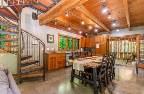 Langley House | Rhythm Waters by AvantStay Garden Paradise Pond