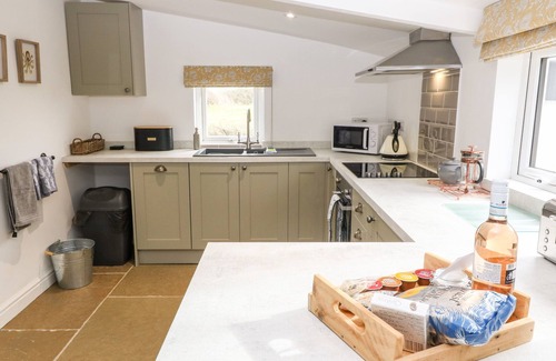 Ty Croes Cottage | RHYTTY BACH, pet friendly, character holiday cottage in Rhosneigr