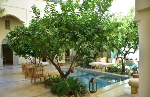 Bab Taghzout House | Riad Emberiza Sahari