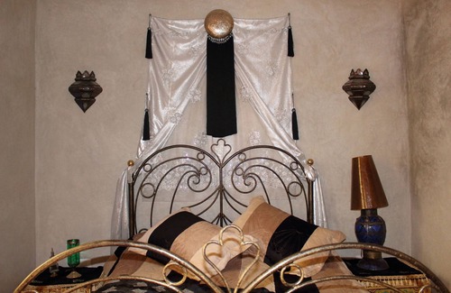 Kbour Chou House | Riad Makene Mouchkill