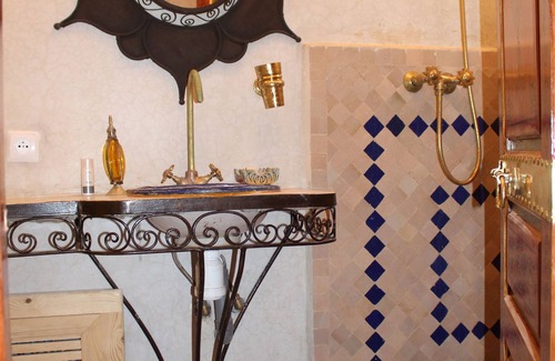 Kbour Chou House | Riad Makene Mouchkill