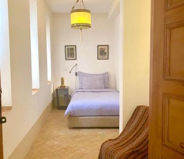Bab Taghzout House | Riad Rossi