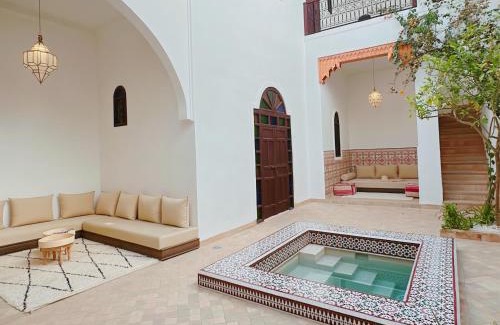 Medina House | Riad Solila, Fabuleux riad avec 4 Suites, Piscine Chauffée et Rooftop - 5 min de Jamaa El Fna