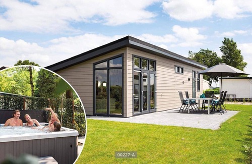 Cromvoirt Ski Chalet | ✓ Rialto MAX at Résidence de Leuvert ✓ Holiday home for 6 persons ✓ Located near Den Bosch (Noord-Brabant) ✓ Near De IJzeren Man ✓ Book directly through the park