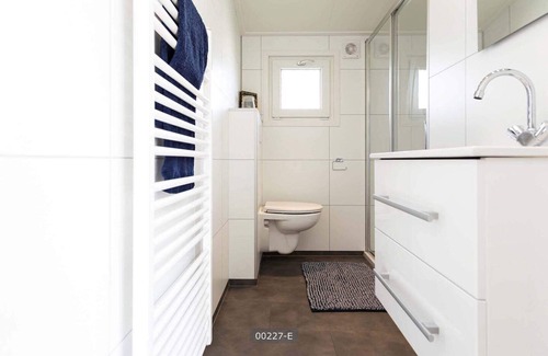 Cromvoirt Ski Chalet | ✓ Rialto MAX at Résidence de Leuvert ✓ Holiday home for 6 persons ✓ Located near Den Bosch (Noord-Brabant) ✓ Near De IJzeren Man ✓ Book directly through the park