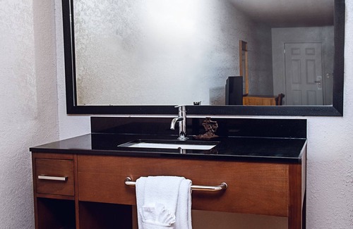 Redford Hotel | Riata Inn