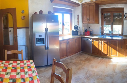 Dean Pequeno Ski Chalet | Ribeira: Chalet comfort. Stone house, ideal for 3 or 4 couples (9 people)
