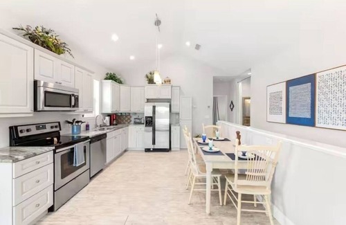Lincolnville House | Riberia Riviera. A charming spacious 3/2 in heart of Old City