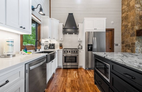 Ellijay Cabin | Rich Mountain Chateau - Ellijay GA