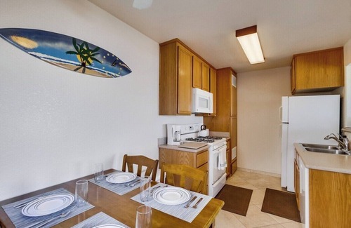 Mission Beach Condo | Rich`s Boardwalk Bungalow: rooftop deck+on beach!