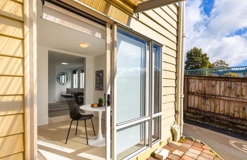 Grey Lynn House | Riches Stay and Sleep Unit with Wi-Fi and Parking