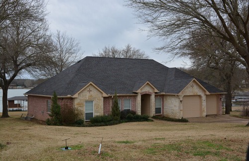 Streetman House | Richland Chambers Lakefront Retreat