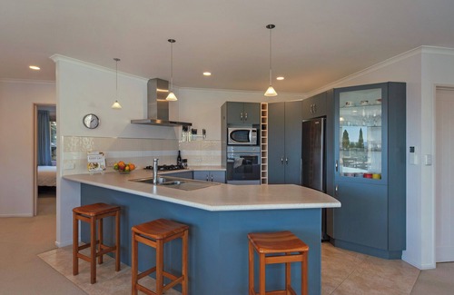 Richmond House | Richmond Serenity - You Serene Retreat with Sun-kissed Hillside Views
