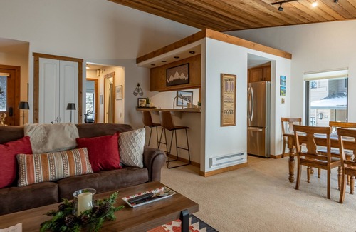 Elkhorn Village Condo | Ridge Condo 2660 - Rustic Condo at Elkhorn Resort with Pool Access