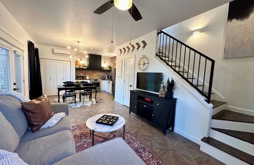 Siloam Springs House | Ridge House w/Park & River View