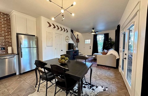 Siloam Springs House | Ridge House w/Park & River View