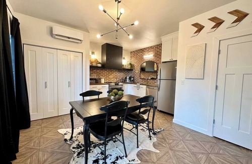 Siloam Springs House | Ridge House w/Park & River View