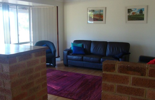 Augusta House | Ridge View Holiday Home - tranquil getaway