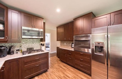 Lynchburg House | Ridgecroft Retreat-4K sqft-luxury meets comfort