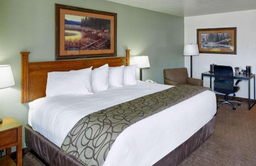 Gardiner Hotel | Ridgeline Hotel at Yellowstone, an Ascend Collection Hotel