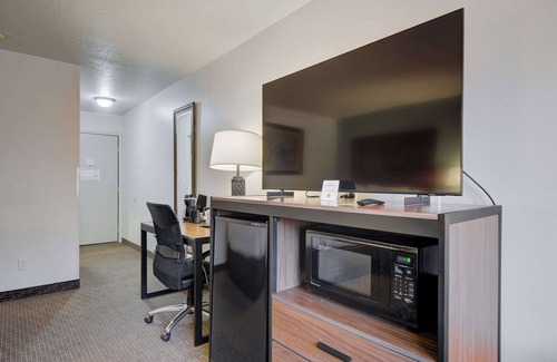 Gardiner Hotel | Ridgeline Hotel at Yellowstone, an Ascend Collection Hotel