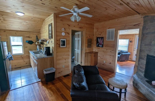Laurelville Cabin | Ridgetop cabin featuring spa, sun room, fireplace and deck with panoramic views.