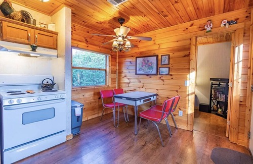 Bryson City Cabin | Ridgetop Retreat with Mountain View & Hot Tub! Unit 3 BrysonCity! GSMR!