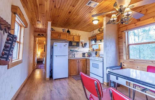 Bryson City Cabin | Ridgetop Retreat with Mountain View & Hot Tub! Unit 3 BrysonCity! GSMR!