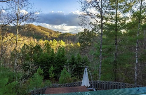 Bryson City Cabin | Ridgetop Retreat with Mountain View & Hot Tub! Unit 3 BrysonCity! GSMR!
