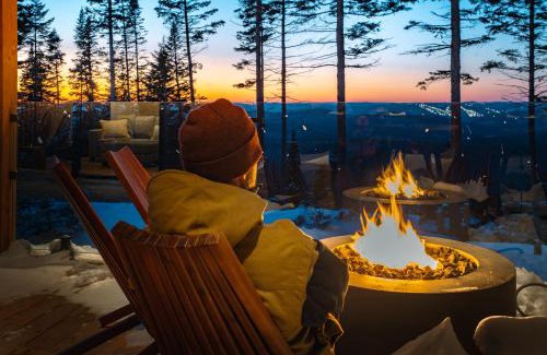Lac Beauport Ski Chalet | RidgeView - Mountain View and Spa Near Quebec City