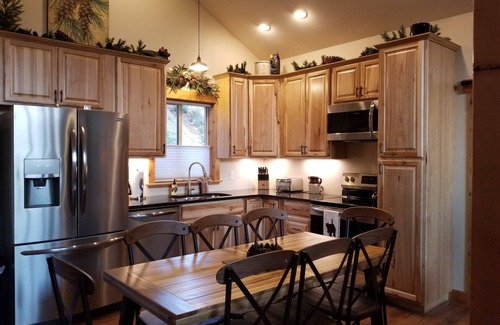 Estes Park House | RIDGEVIEW RETREAT/Huge views! Hot tub, fireplaces, A/C, and location!