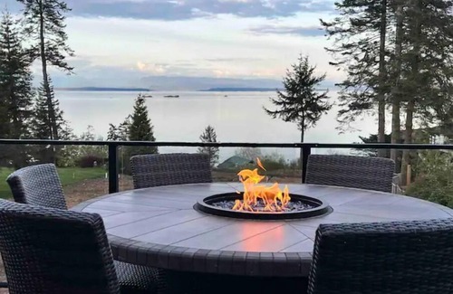 Campbell River House | Ridgeview Suite 2 Bed Luxury -EV