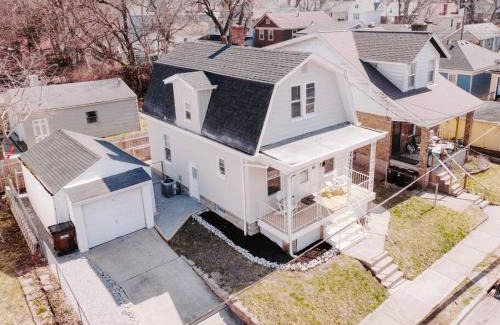 Norwood House | Ridgeway 2 Bedroom House near Xavier Downtown