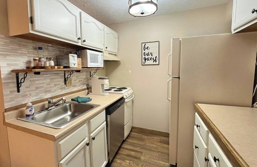 Snowshoe Apartment | Ridgewood 61 - Snowshoe, Short walk to the Powderidge Lift!