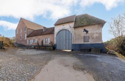 Velm House | Riding School Farm Stay