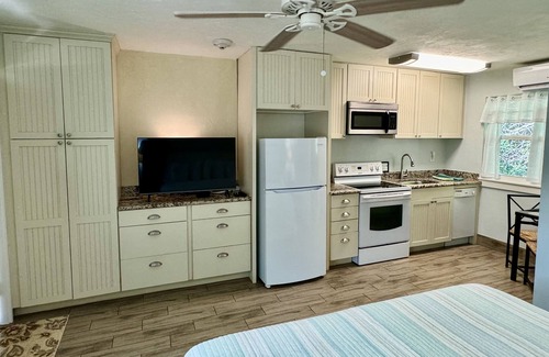 Crescent Beach Apartment | Ridley Suite at The Silver Sands on Crescent Beach