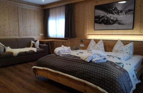 Santa Cristina Val Gardena House | Rifugio Fermeda Hutte