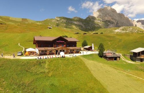 Santa Cristina Val Gardena House | Rifugio Fermeda Hutte